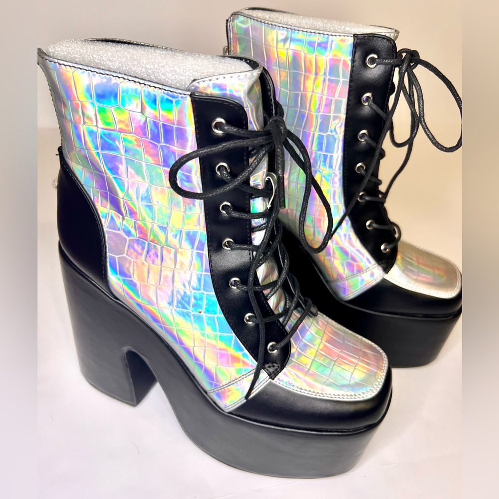 NWT 6” Holographic Platform Combat Boots Black & Iridescent Snakeskin Print Sz 9